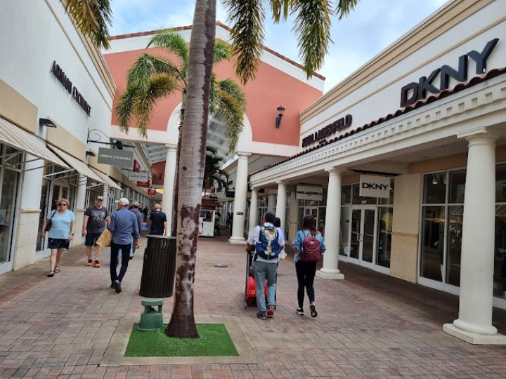 Orlando International Premium Outlets Flea Market