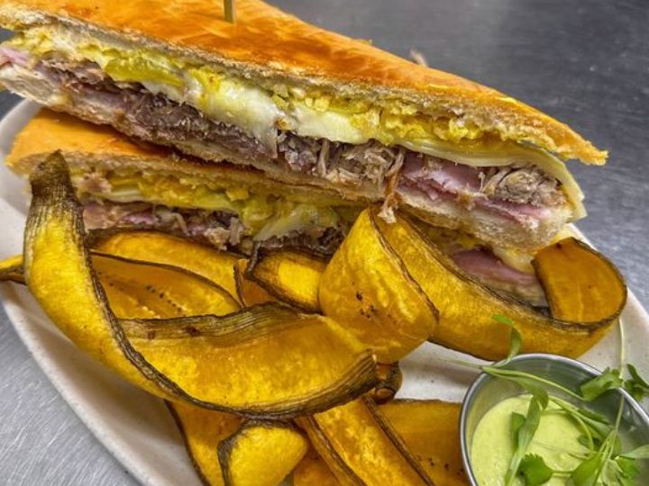 Caja Caliente Cuban Sandwich